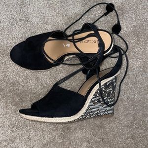 Black womens size 9 indigo Rd wedges with straps